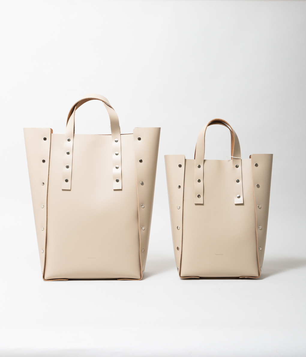 秋田市 hender scheme Assemble Hand Bag M バッグ - バッグ